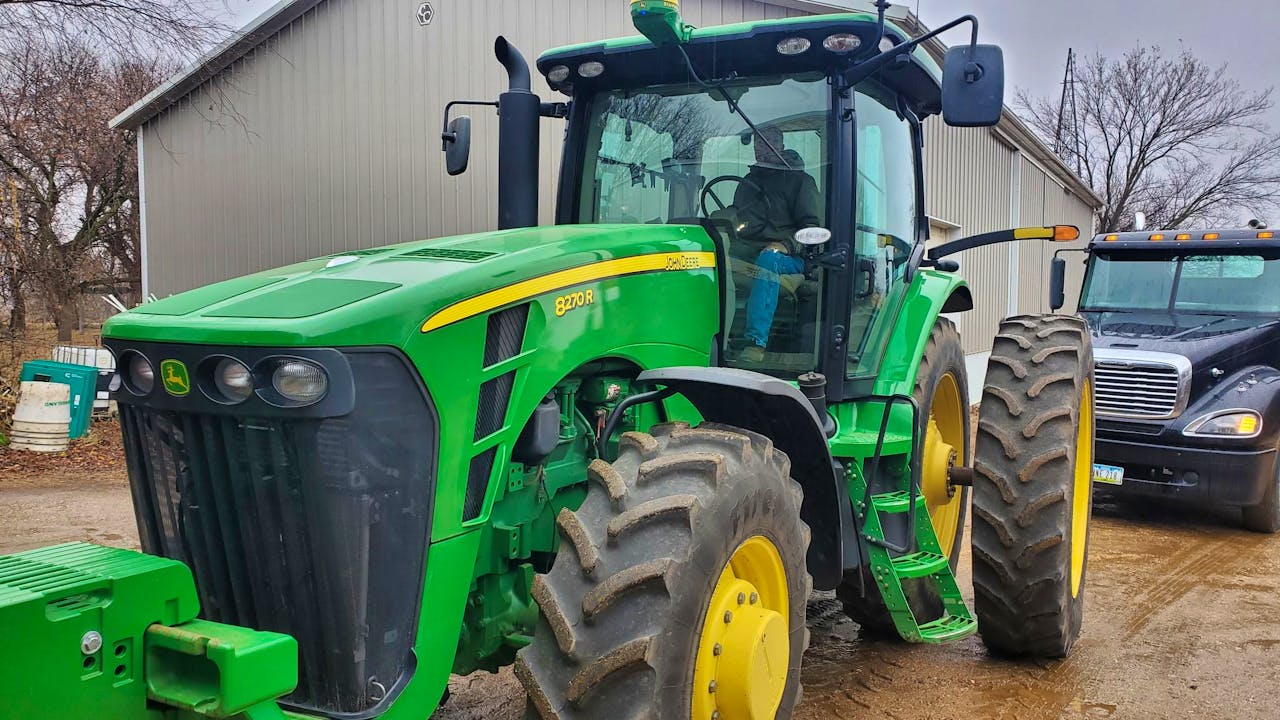 John Deere 8270R