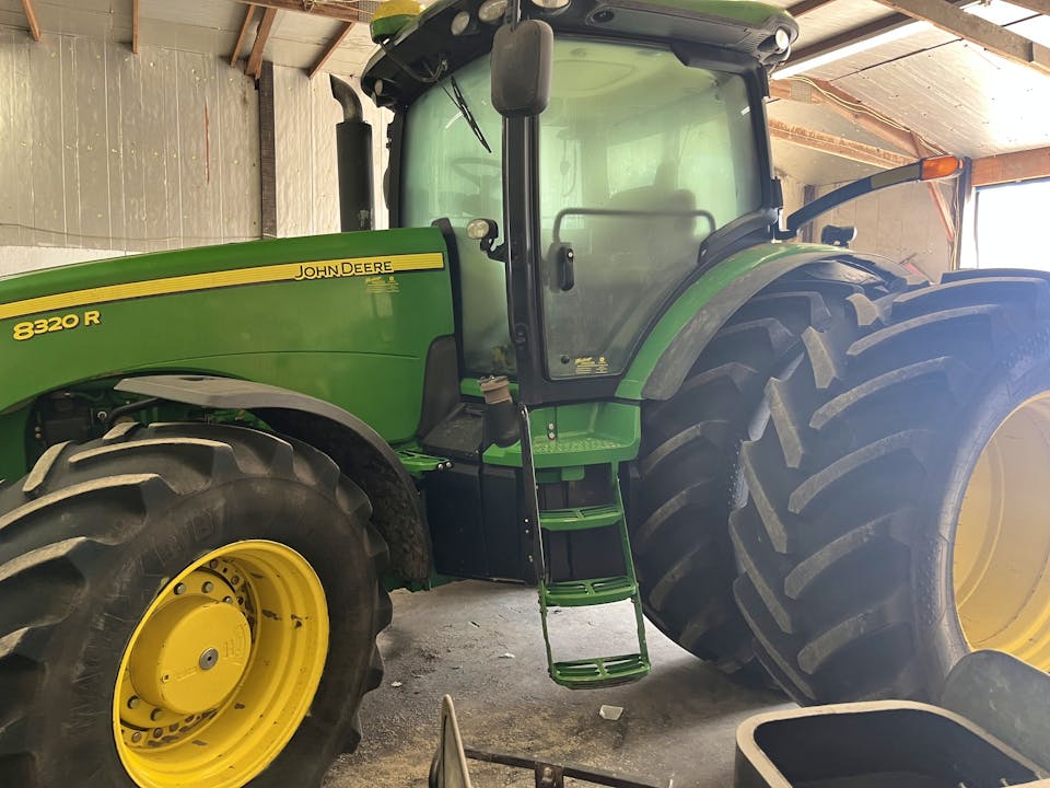 John Deere 8320R