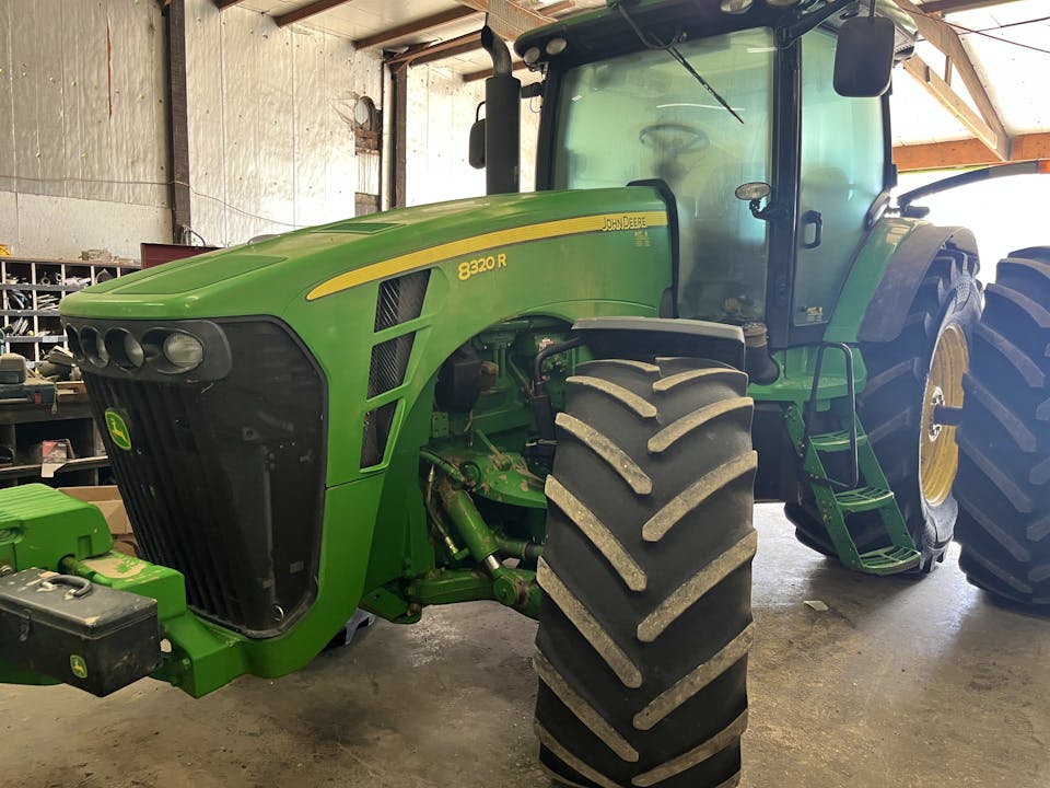 John Deere 8320R