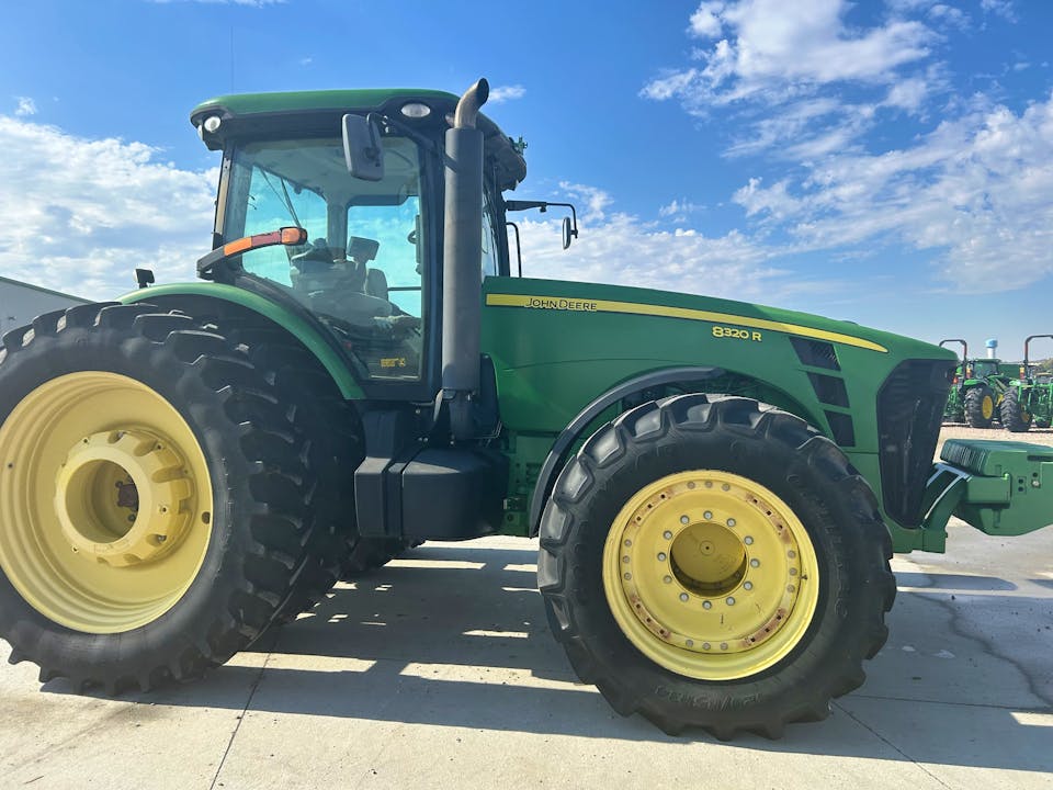 John Deere 8320R