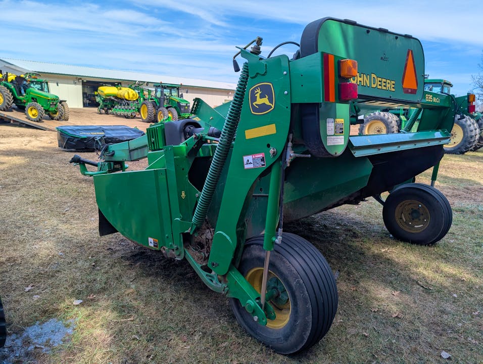 John Deere 835