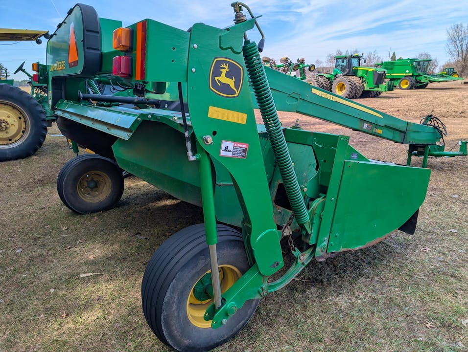 John Deere 835