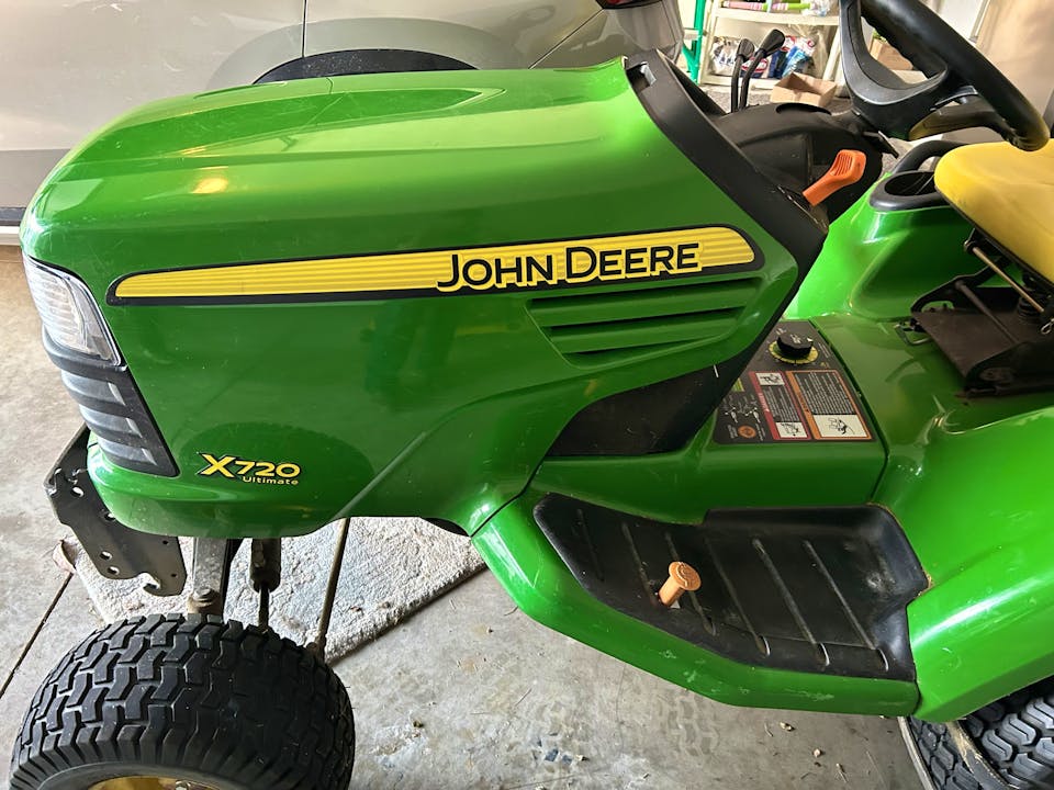 John Deere X720