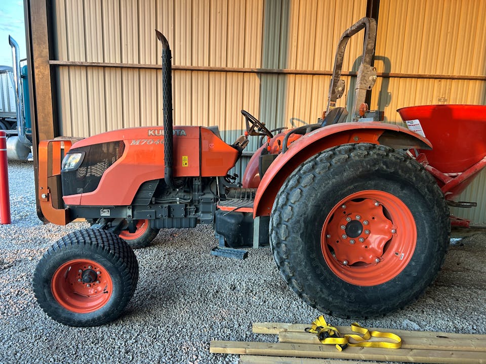 Kubota M7040