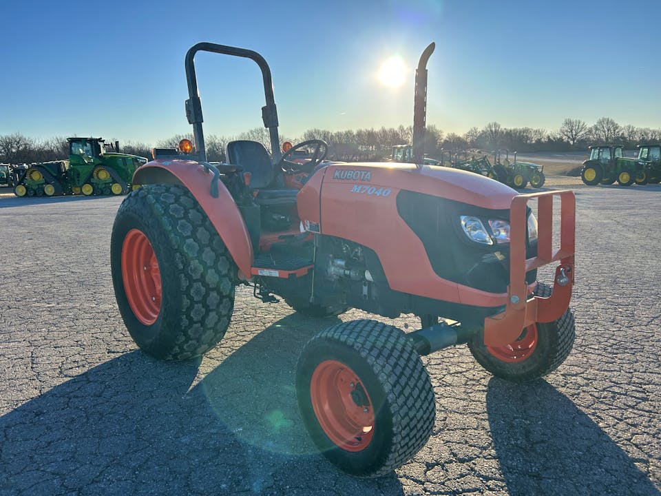 Kubota M7040