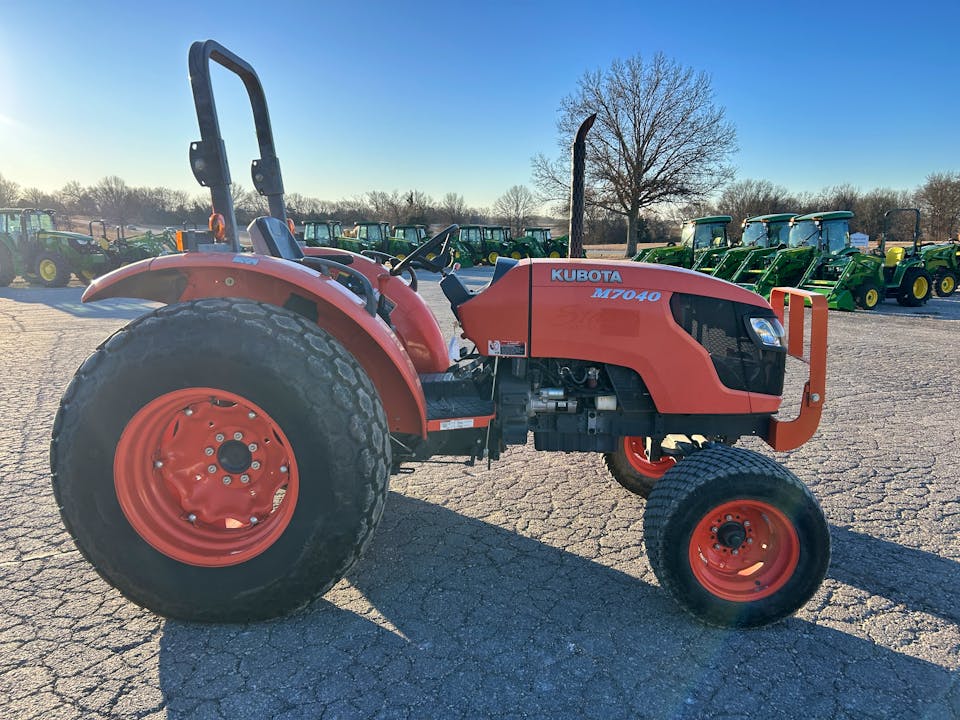 Kubota M7040