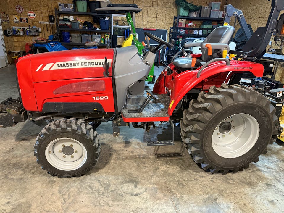 Massey Ferguson 1529