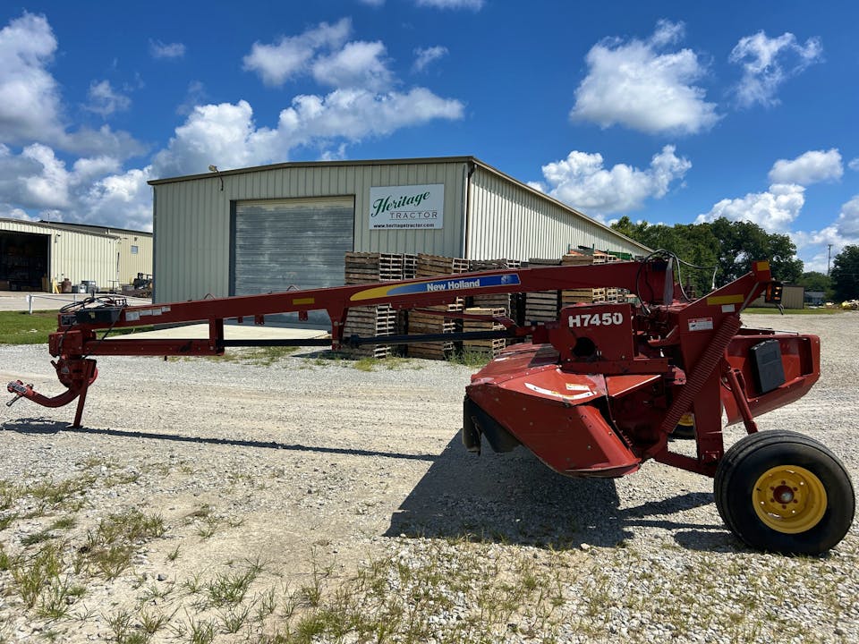 New Holland H7450