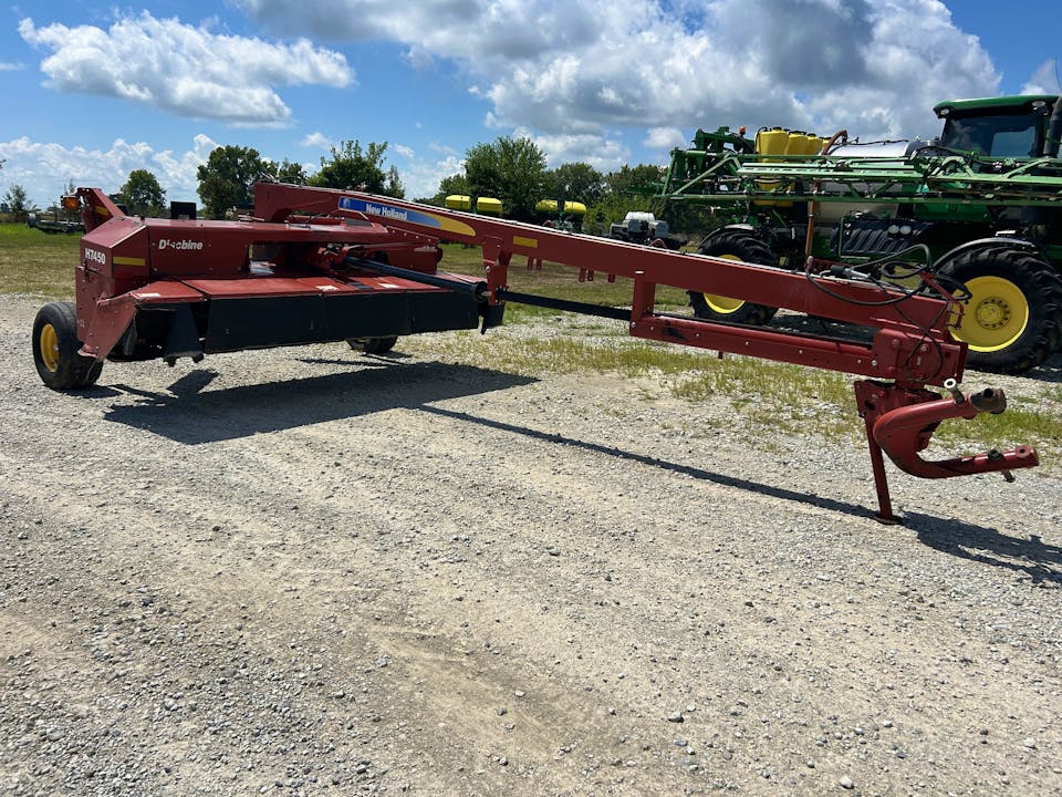 New Holland H7450