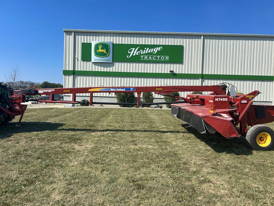 New Holland H7460