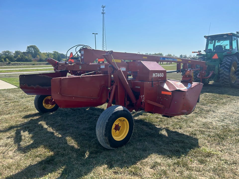 New Holland H7460