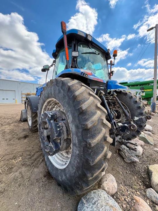 New Holland T7050