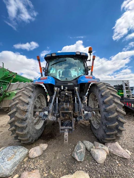 New Holland T7050