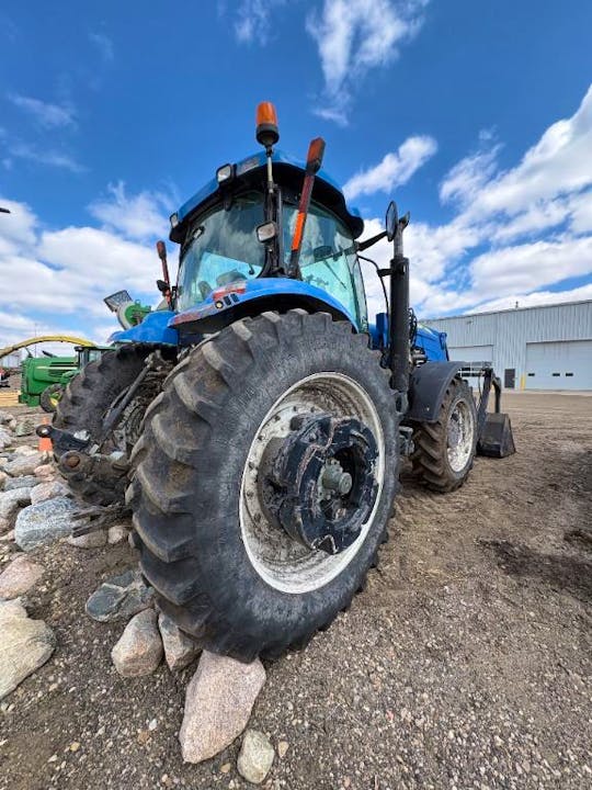 New Holland T7050