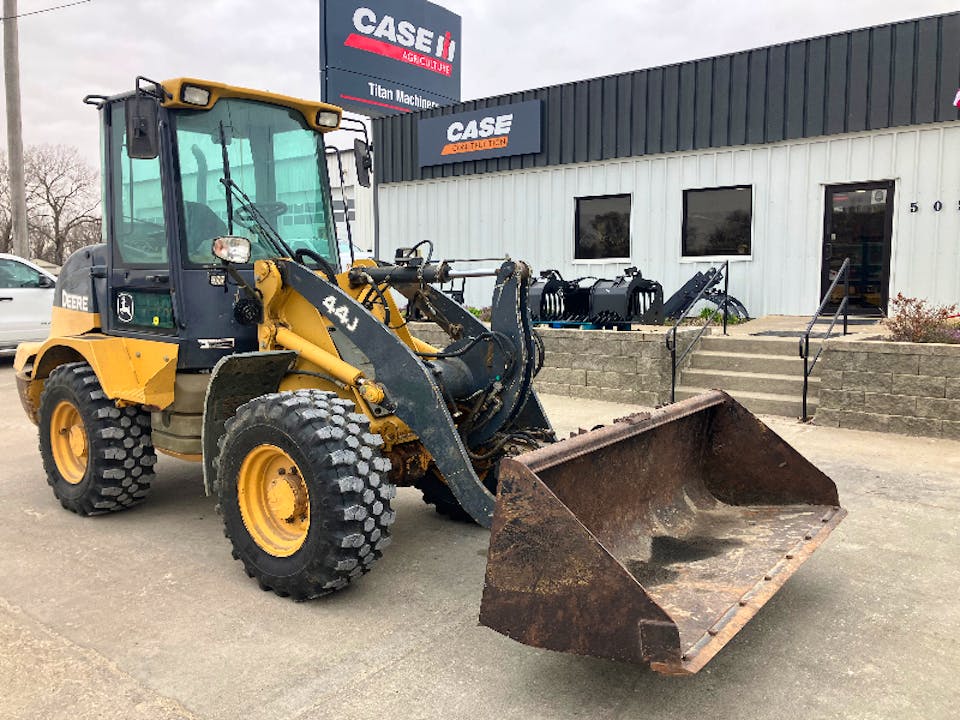 2011-john-deere-244j-617546