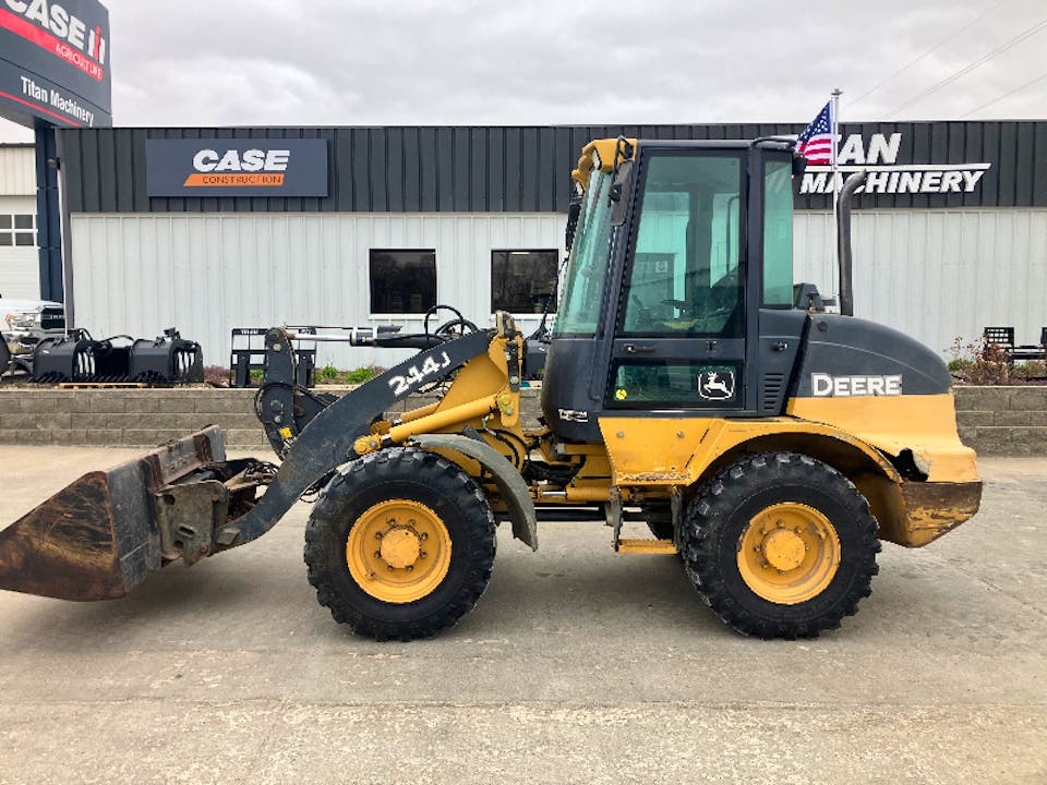 John Deere 244J