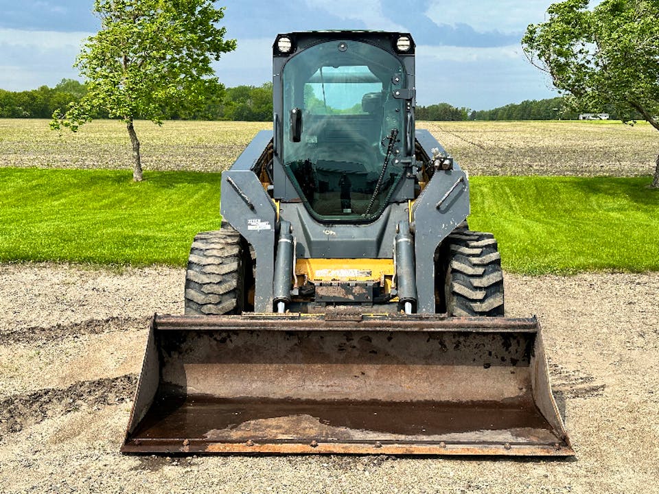 John Deere 332D