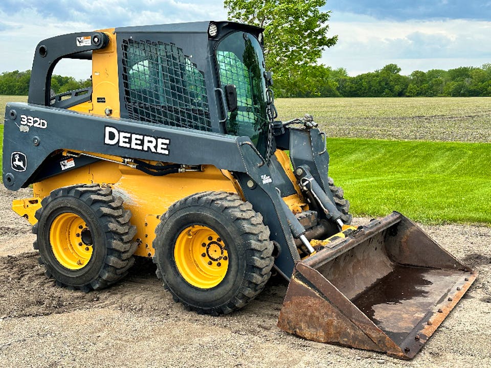 John Deere 332D