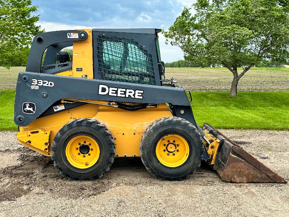 John Deere 332D