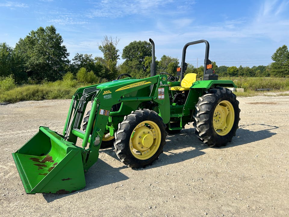 John Deere 5055E