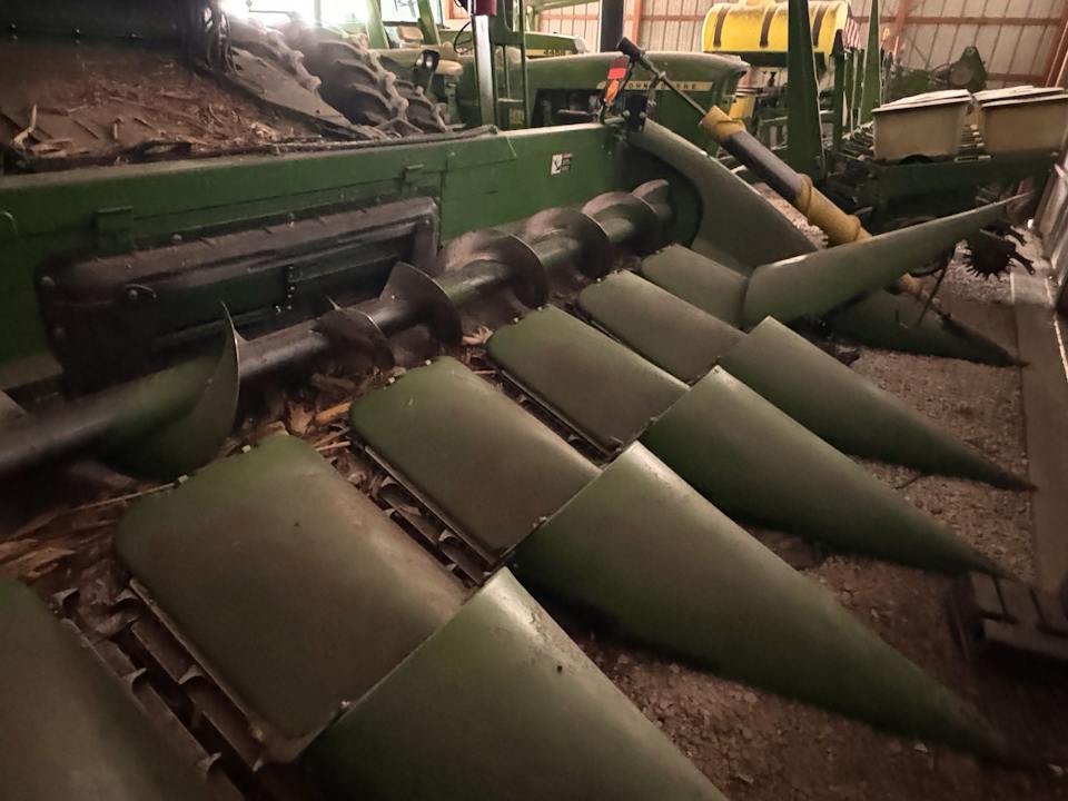 John Deere 608C