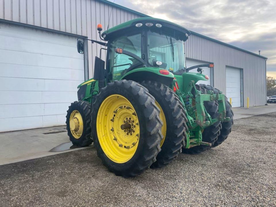 John Deere 7215R