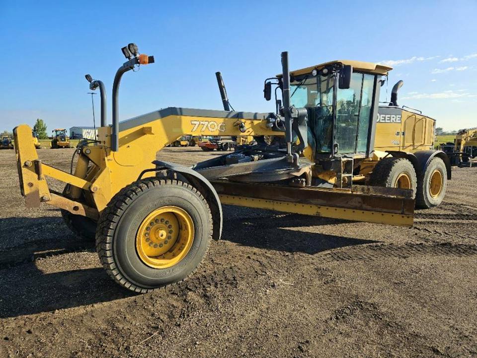 John Deere 770G