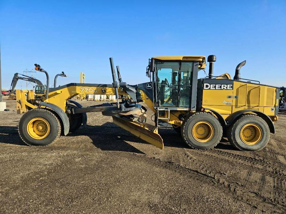 John Deere 770G