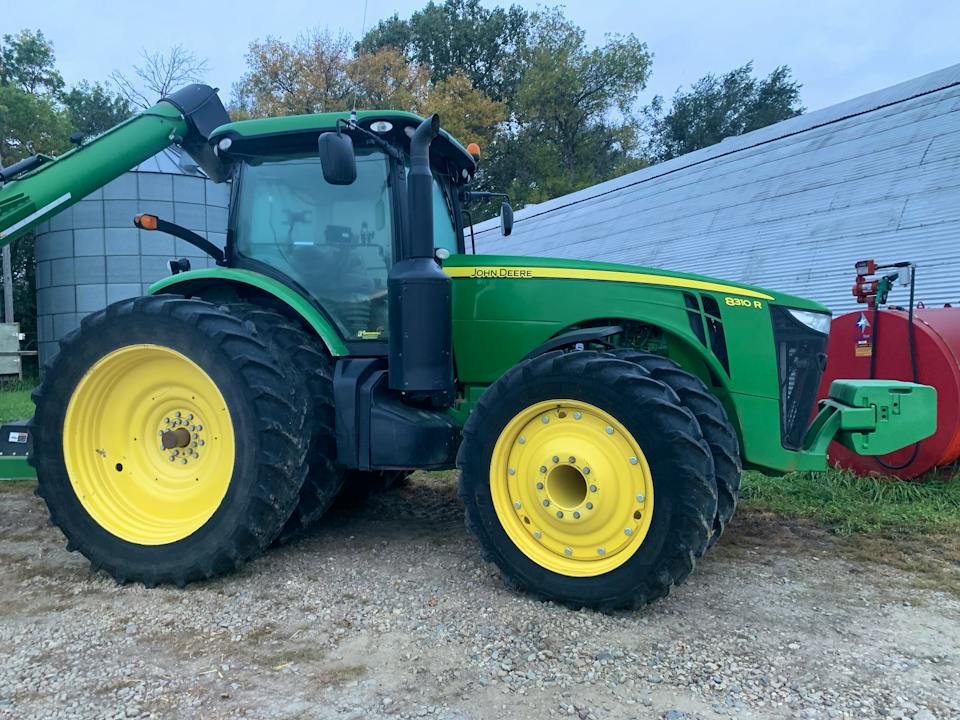 John Deere 8310R