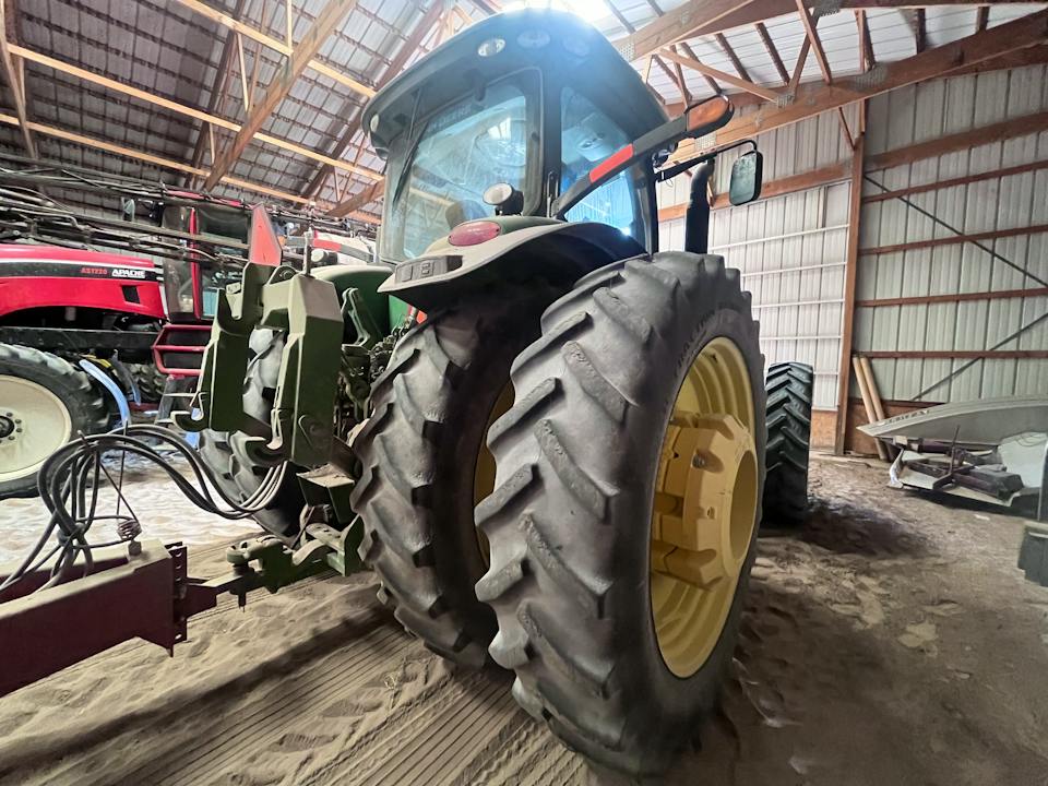 John Deere 8335R