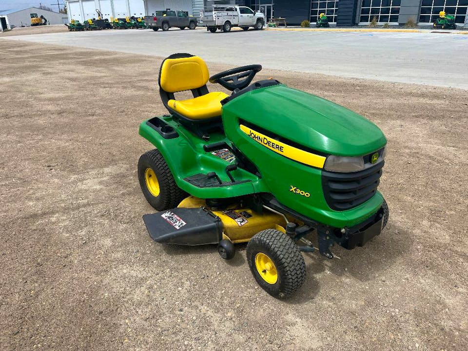 2011-john-deere-x300-068820