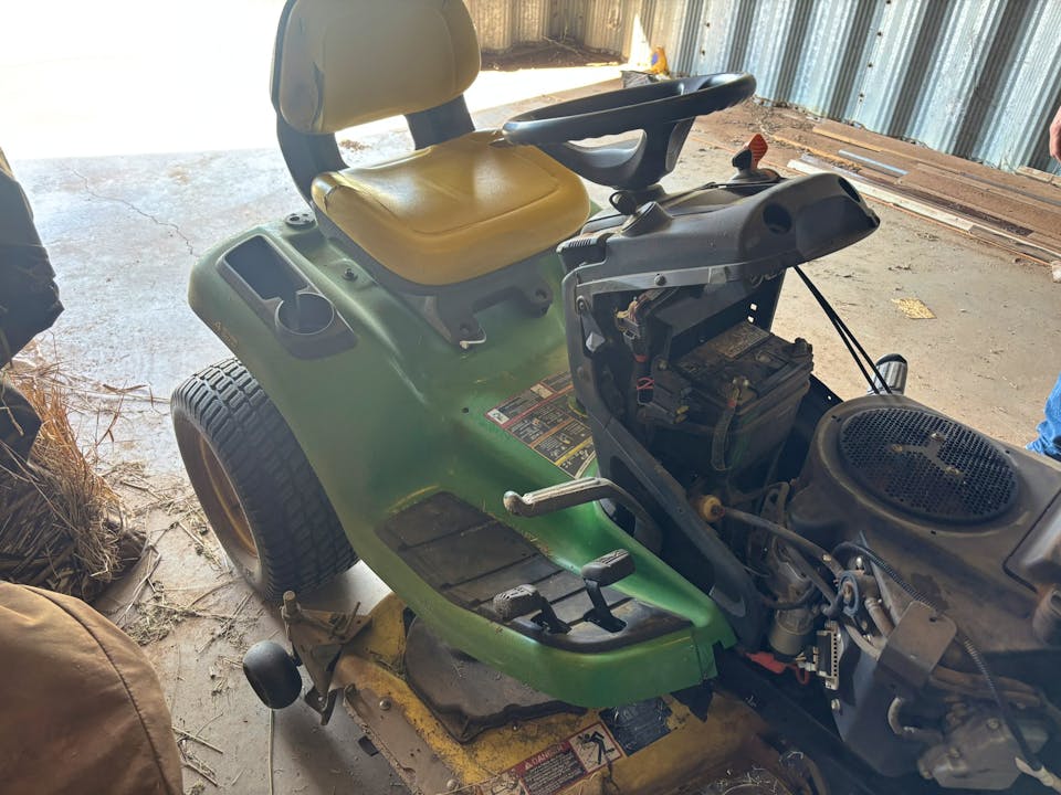 John Deere X324