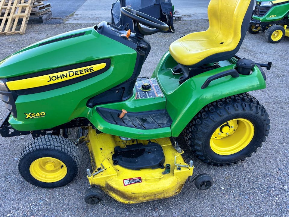 John Deere X540