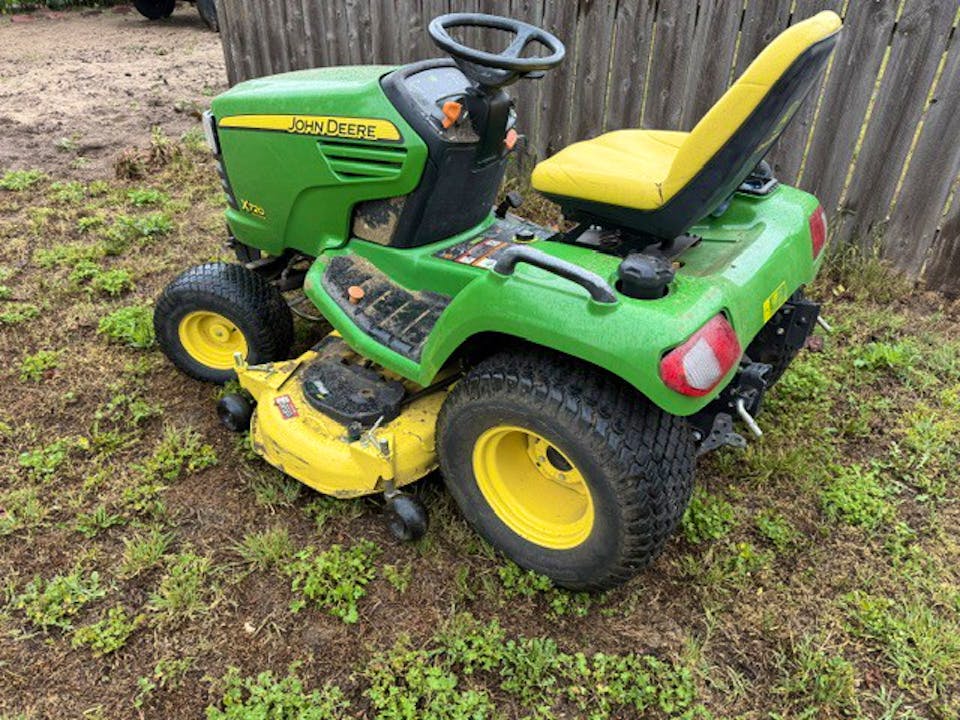John Deere X720
