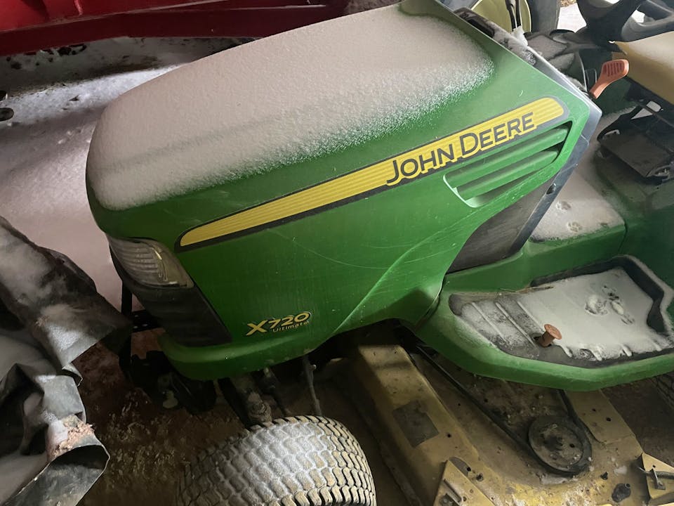 John Deere X720