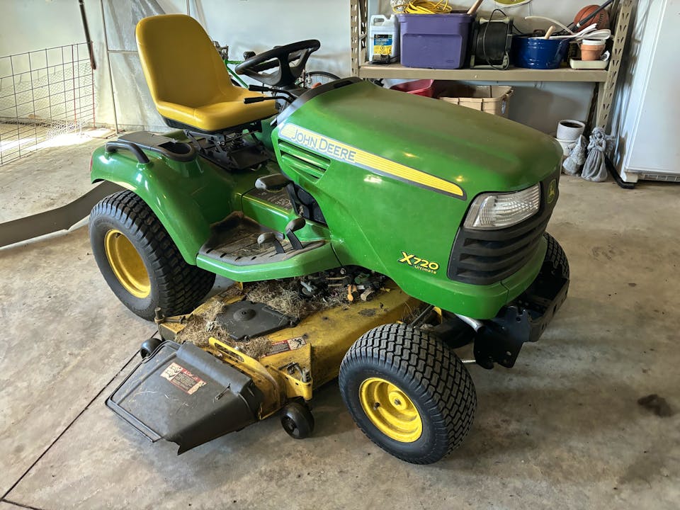 John Deere X720