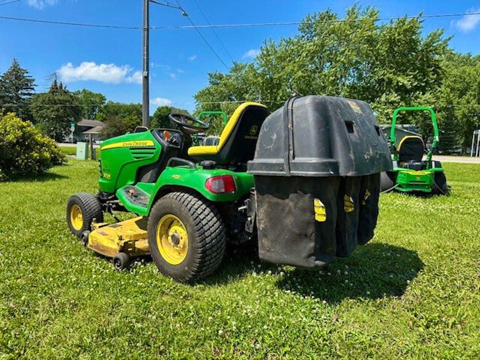 John Deere X724