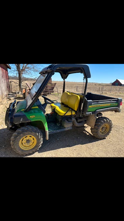 John Deere XUV825I GREEN