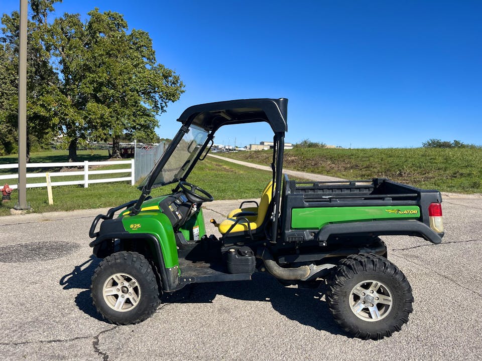 John Deere XUV825I GREEN