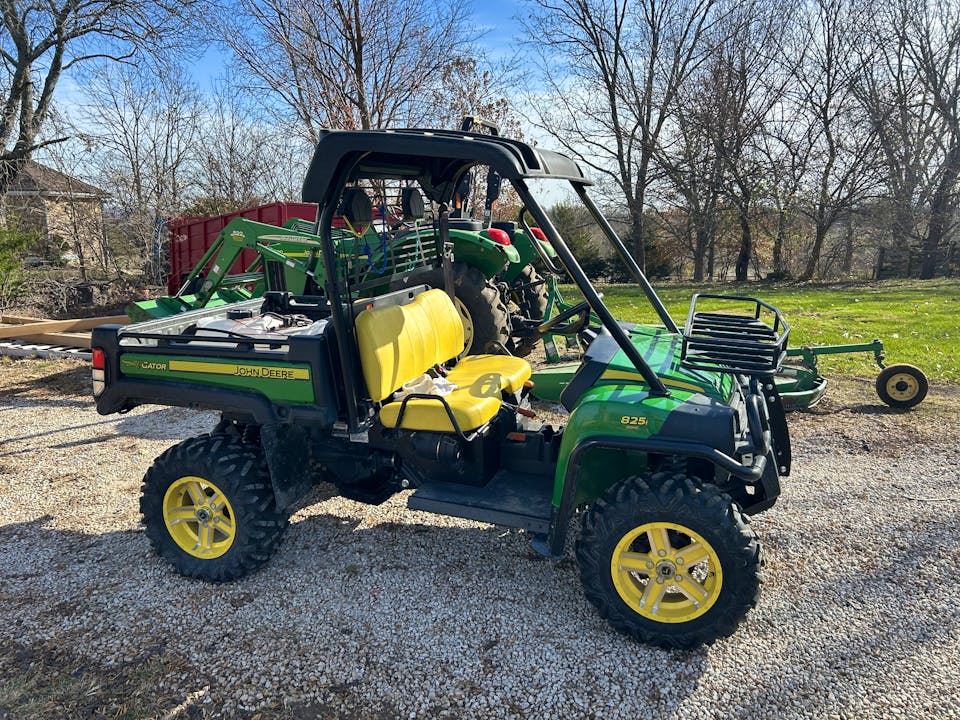 John Deere XUV825I GREEN