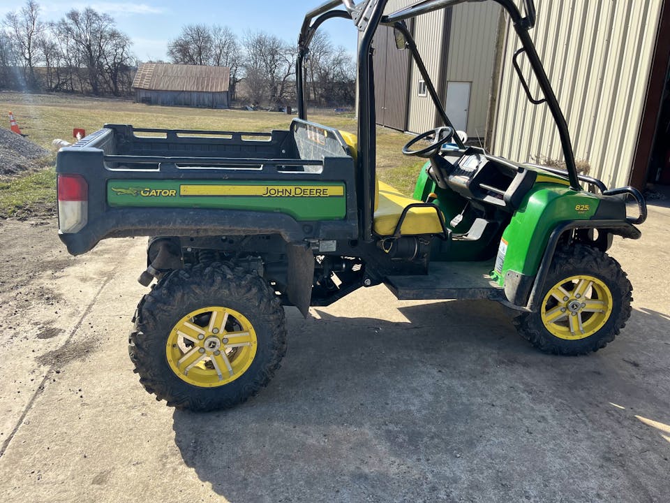 John Deere XUV825I GREEN