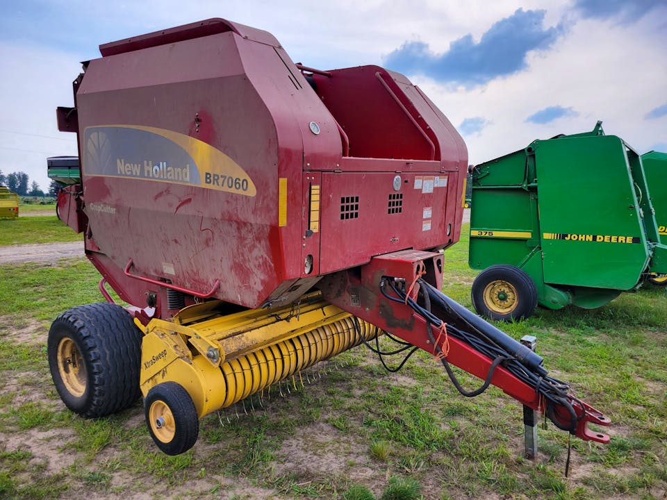New Holland BR7060