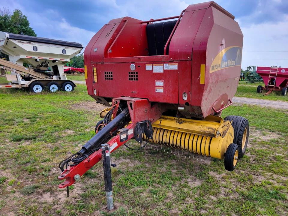 New Holland BR7060