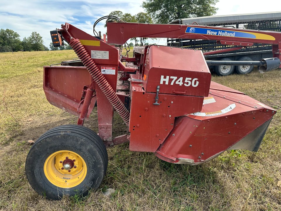 New Holland H7450