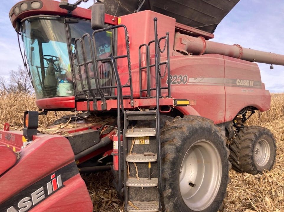 CASE IH 8230