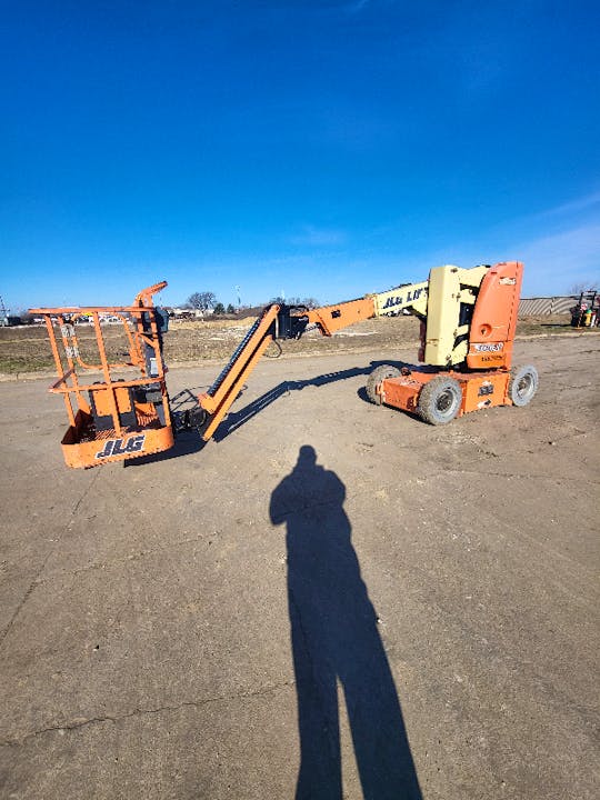 JLG INDUSTRIES E300AJP