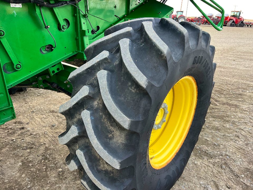 John Deere S670