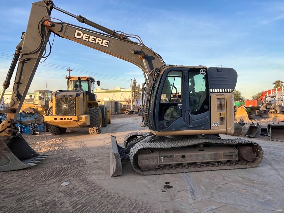 John Deere 135D
