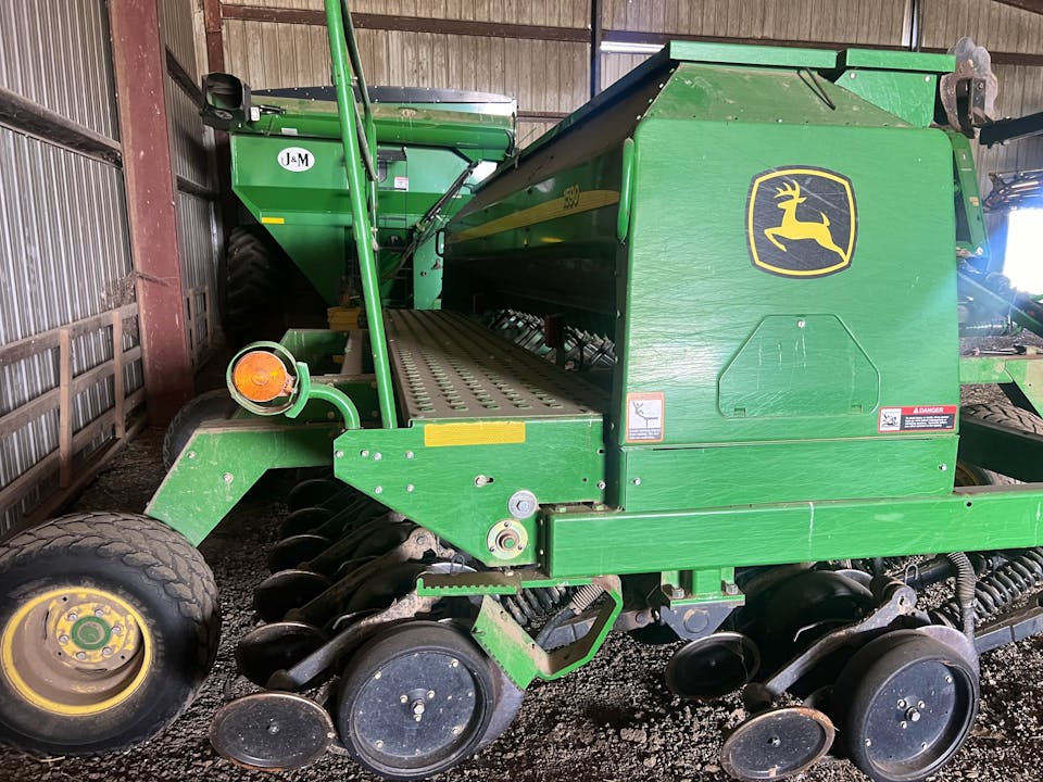 John Deere 1590