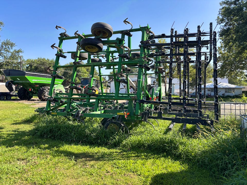 John Deere 2210